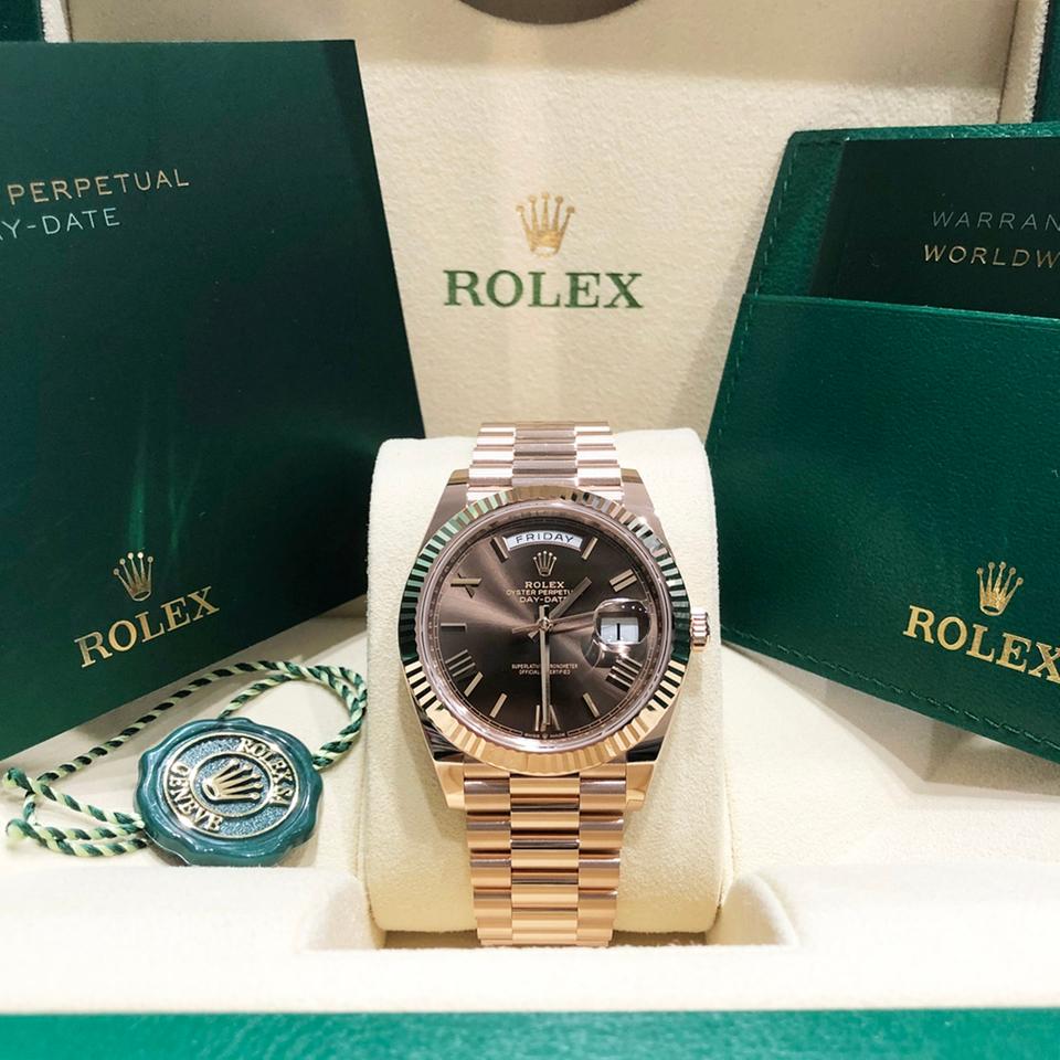 Rolex | Day-Date | 228235-0006 | Rose gold | 40 mm | Rose gold | Brown | Automatic