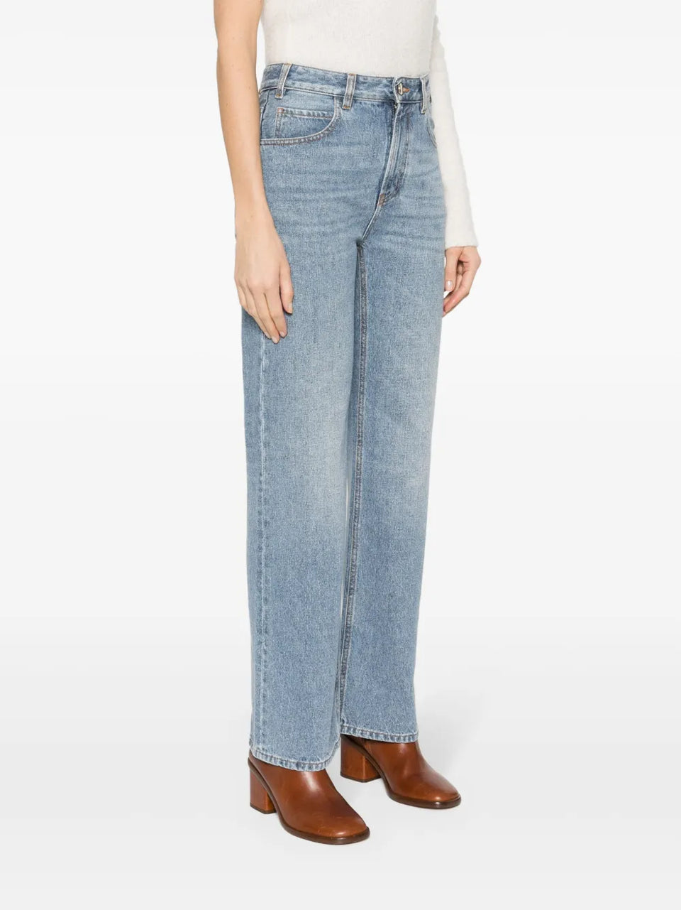 low-cut boyfriend jeans