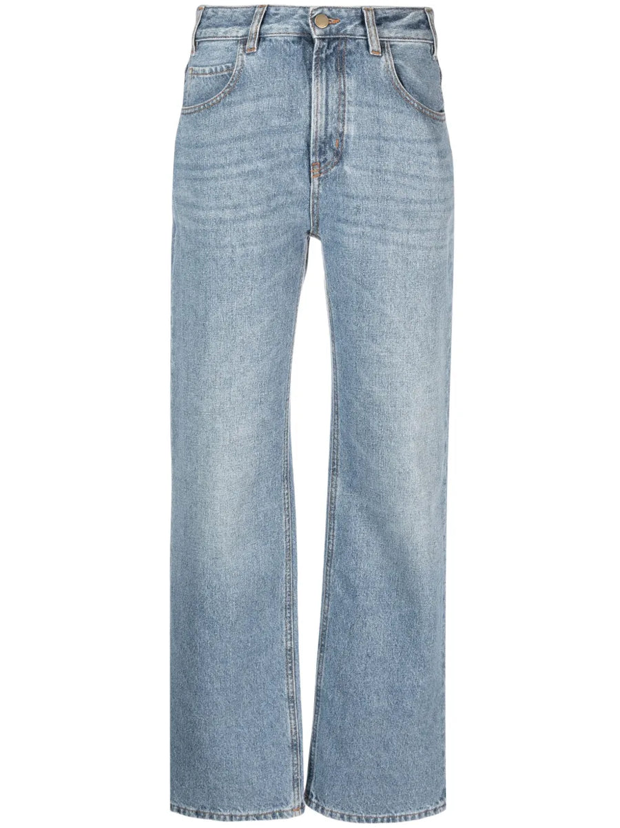 low-cut boyfriend jeans