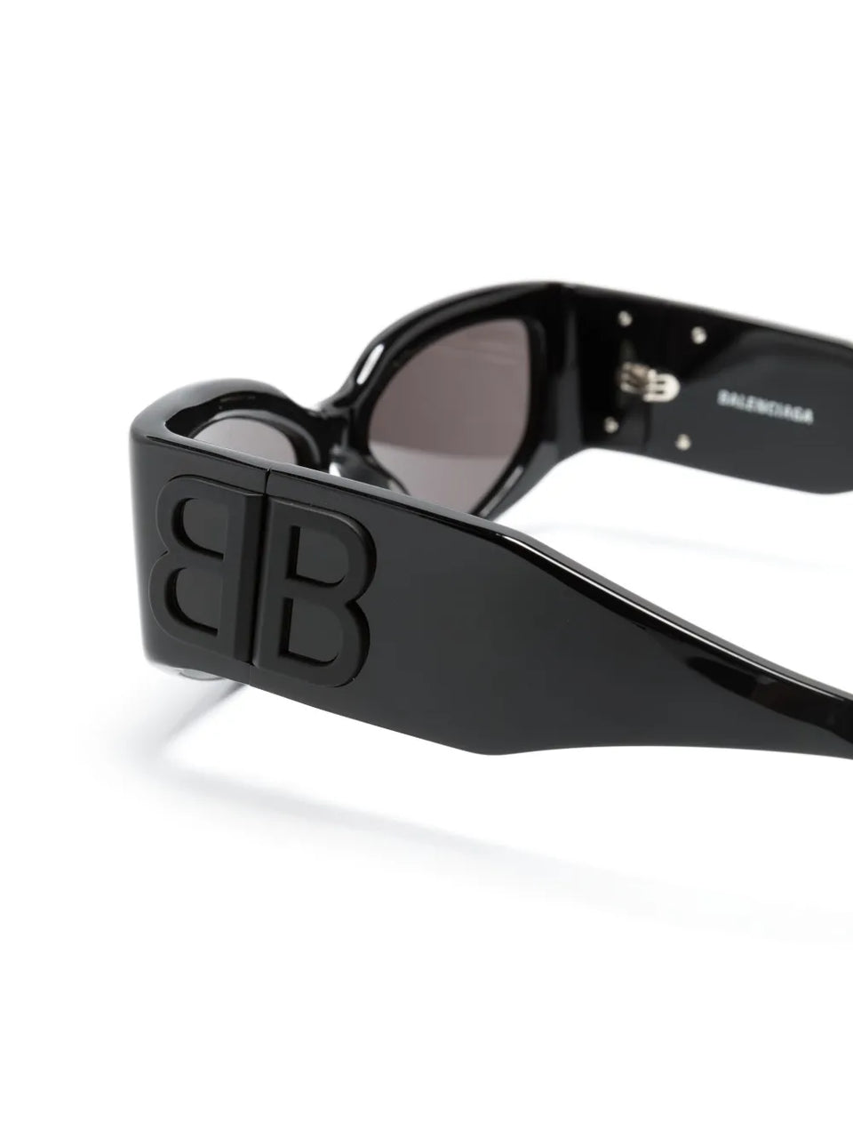 Bossy butterfly-frame sunglasses