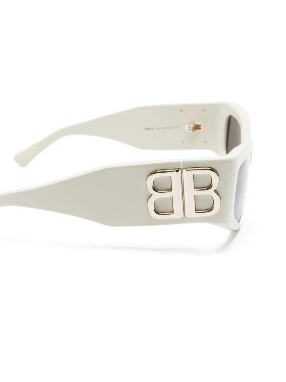 Bossy butterfly-frame sunglasses