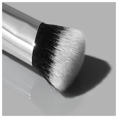 Triclone™ Skin Tech Concealer Brush