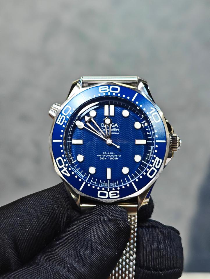 Omega Seamaster Diver 300 Mbasel one Seamaster Diver 300 M James Bond 007 60th Anniversary milan strap 5 years international warranty