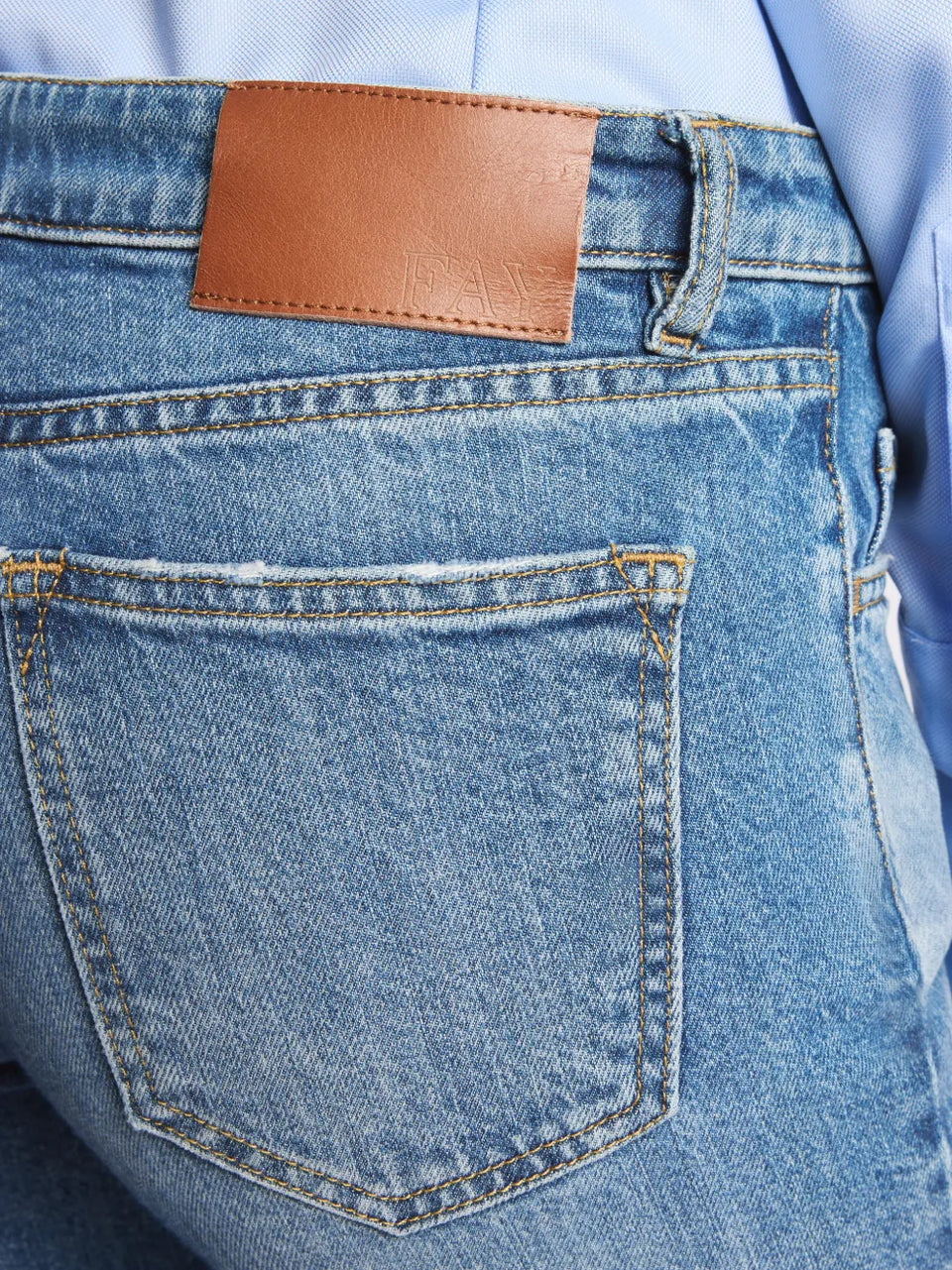 distressed-effect jeans