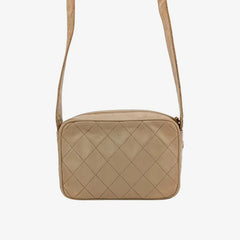 RA862 - CHANEL Vintage Beige Lambskin Tassel Camera Bag