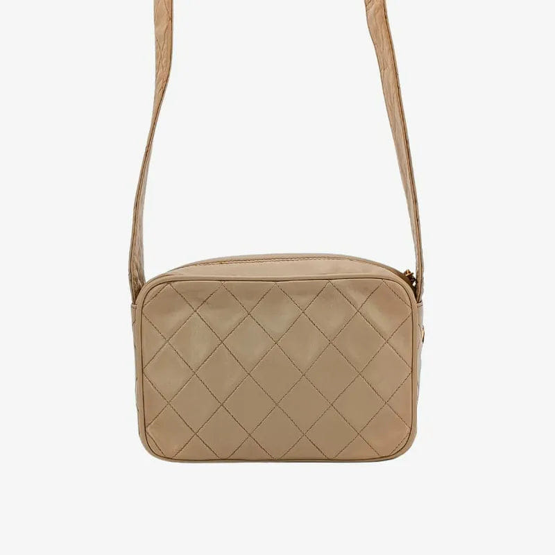 RA862 - CHANEL Vintage Beige Lambskin Tassel Camera Bag