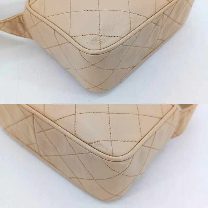 RA862 - CHANEL Vintage Beige Lambskin Tassel Camera Bag