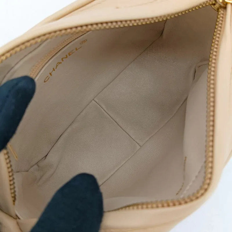 RA862 - CHANEL Vintage Beige Lambskin Tassel Camera Bag
