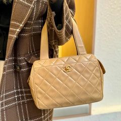 RA491 - CHANEL Vintage Beige Lambskin Quilted Handbag