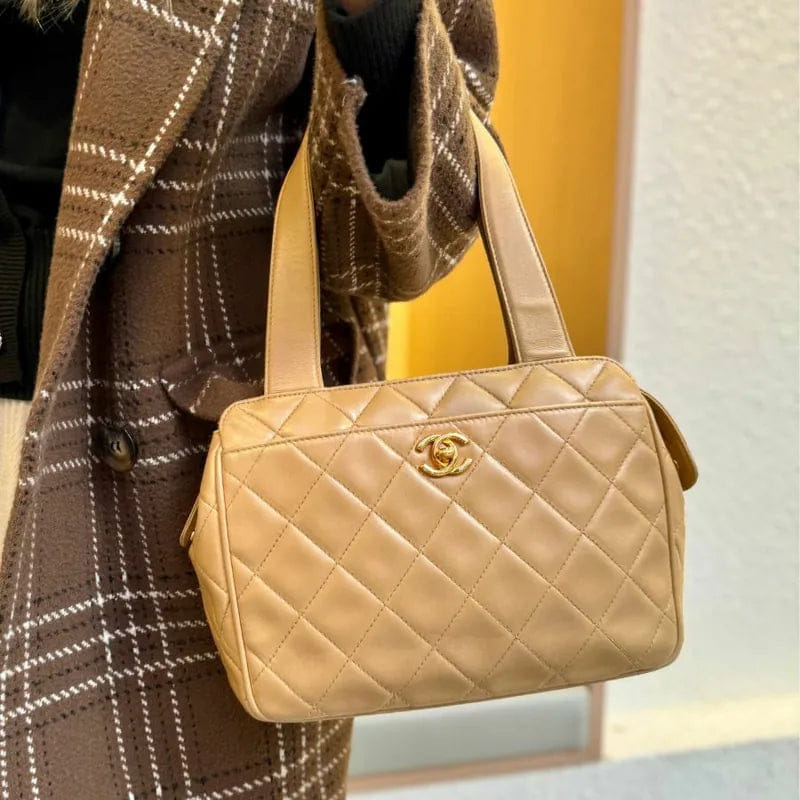 RA491 - CHANEL Vintage Beige Lambskin Quilted Handbag