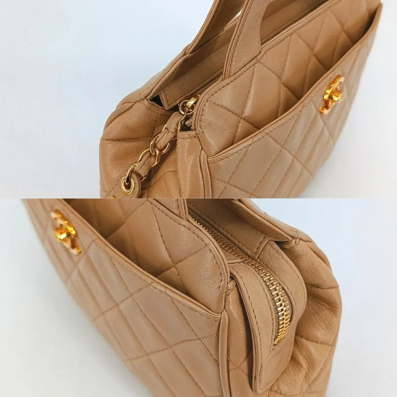 RA491 - CHANEL Vintage Beige Lambskin Quilted Handbag