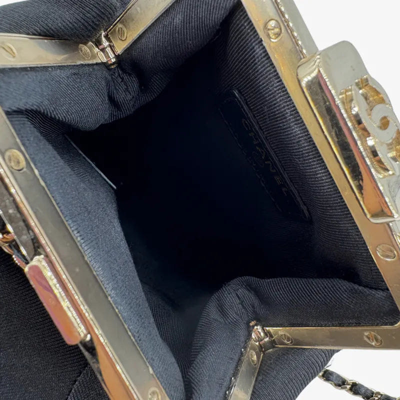 C611 - CHANEL Black Lambskin Chain Shoulder Bag