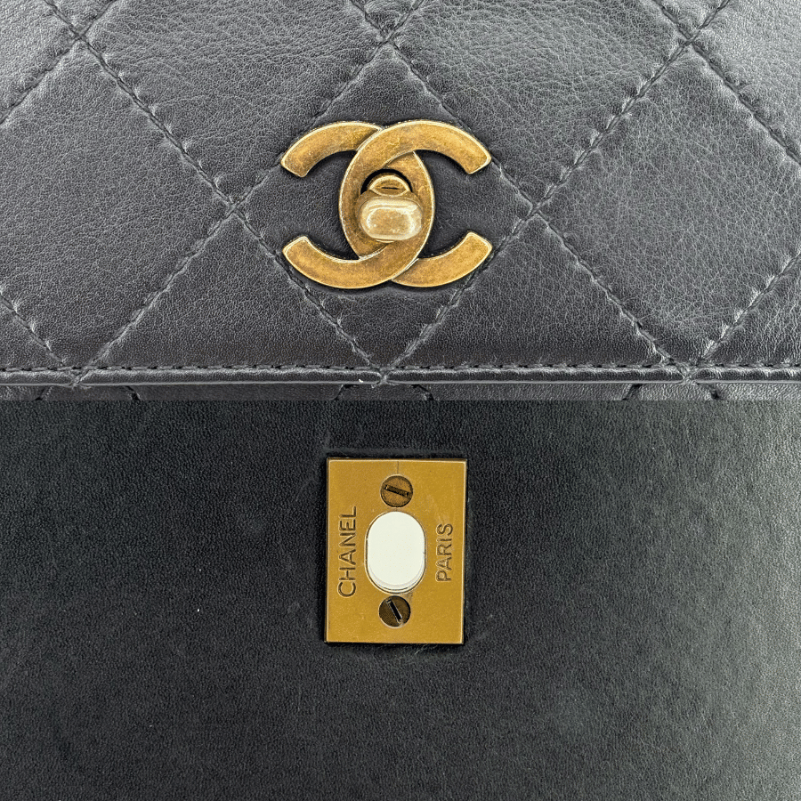 RG362- CHANEL Vintage Black Calfskin Quilted Handbag