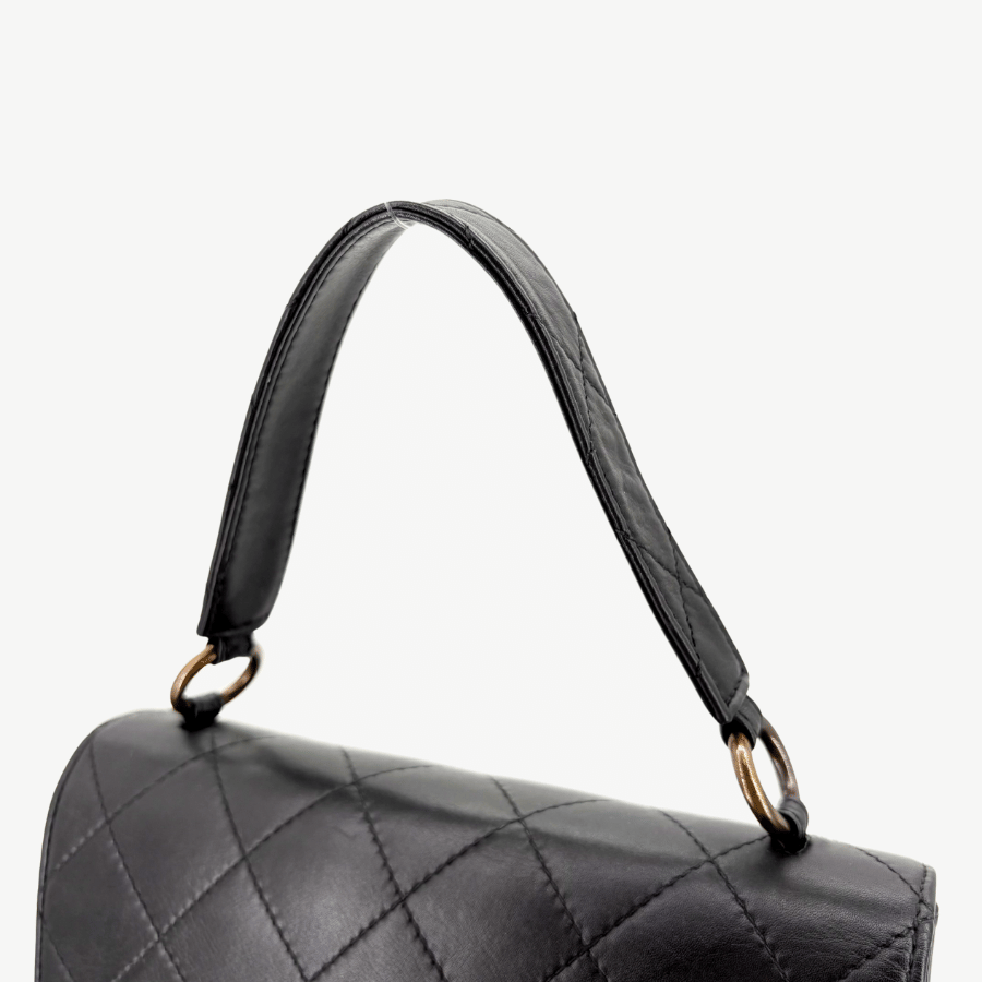 RG362- CHANEL Vintage Black Calfskin Quilted Handbag