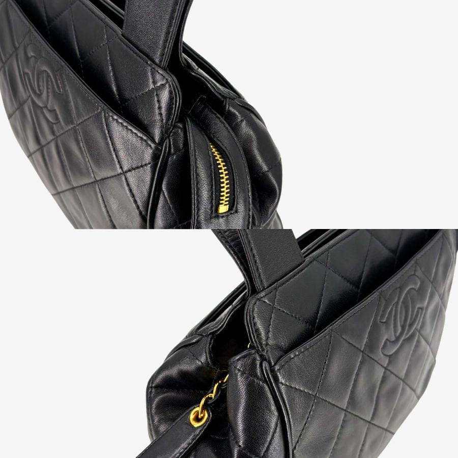 RG368 - CHANEL Vintage Black Lambskin Quilted Handbag