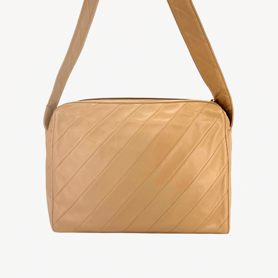 JZ752 - CHANEL Vintage Beige Lambskin Diagonal Stich CC Tassel Camera Bag