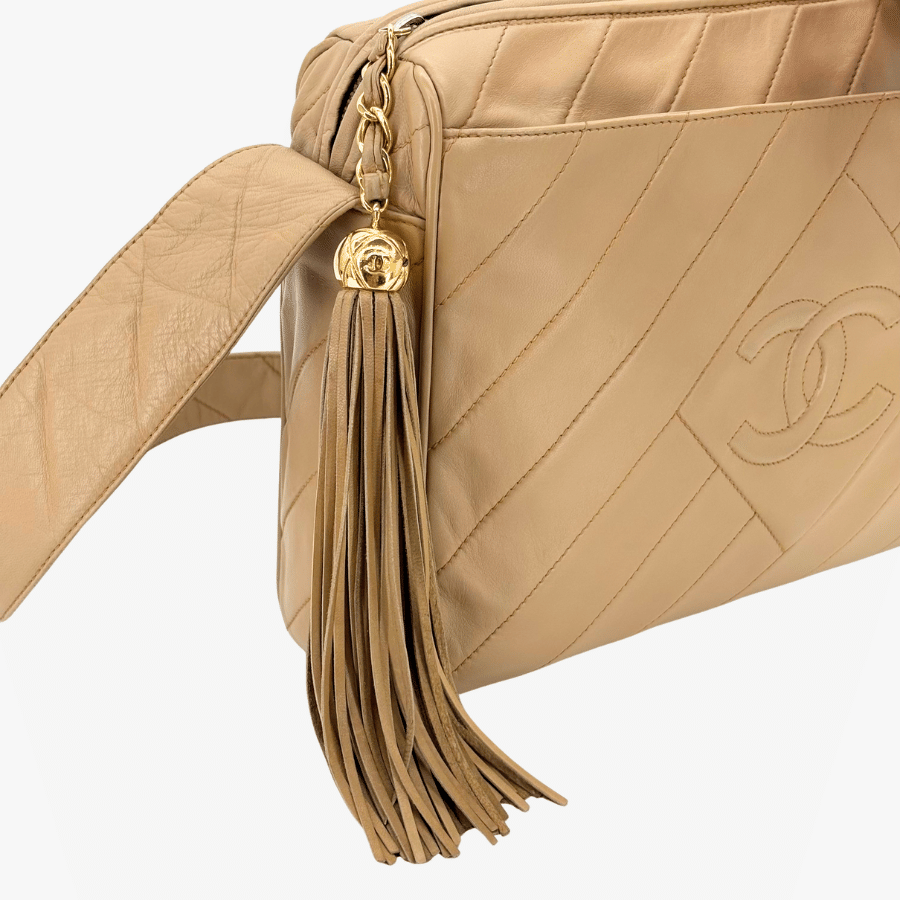 JZ752 - CHANEL Vintage Beige Lambskin Diagonal Stich CC Tassel Camera Bag