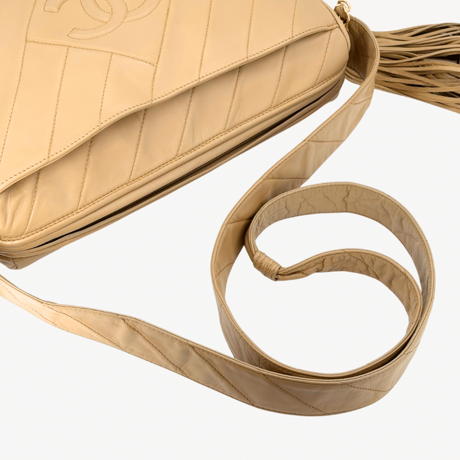 JZ752 - CHANEL Vintage Beige Lambskin Diagonal Stich CC Tassel Camera Bag
