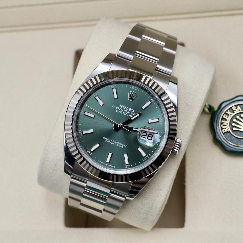 Rolex | Datejust | 126334 | White gold | 41 mm | Steel | Green | Automatic