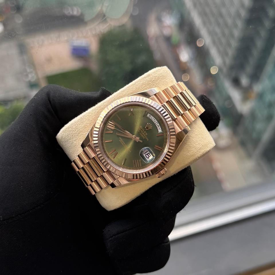 Rolex | Day-Date | 228235 | Rose gold | 40 mm | Rose gold | Green | Automatic