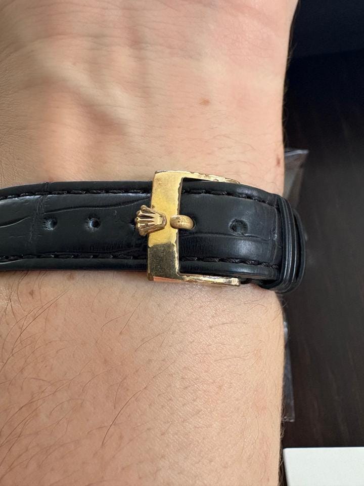 Rolex | Cellini | 4084 | Yellow gold | 30 x 28 mm | Leather | Red