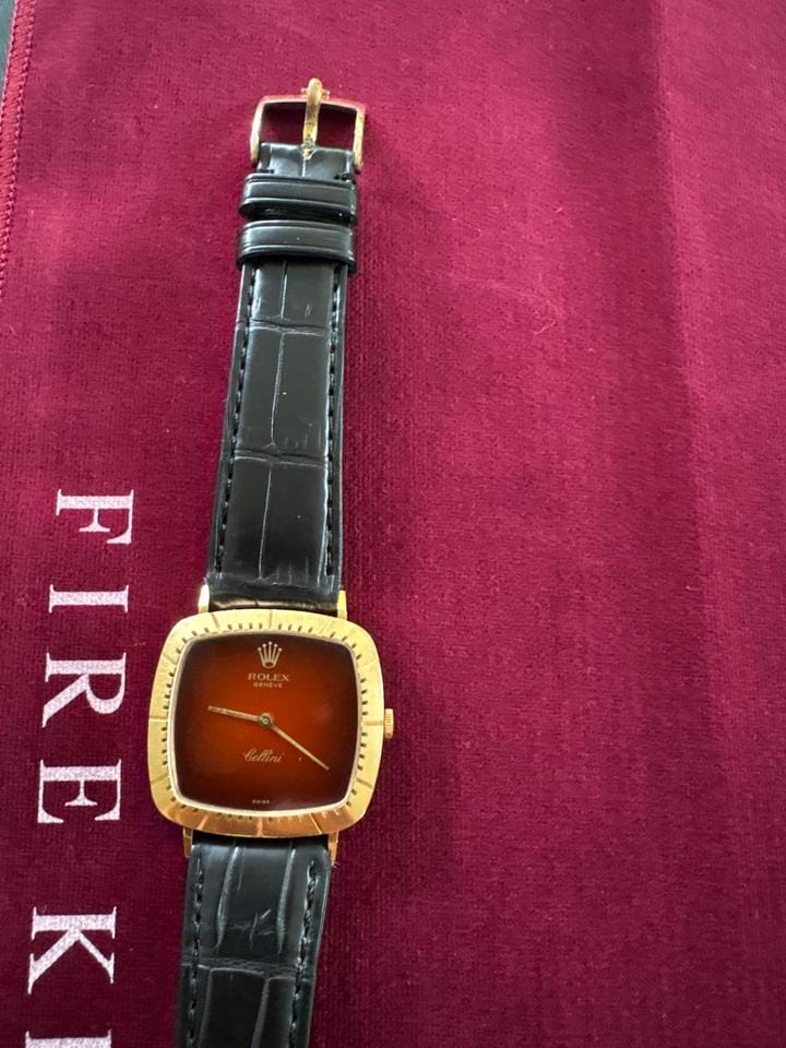 Rolex | Cellini | 4084 | Yellow gold | 30 x 28 mm | Leather | Red