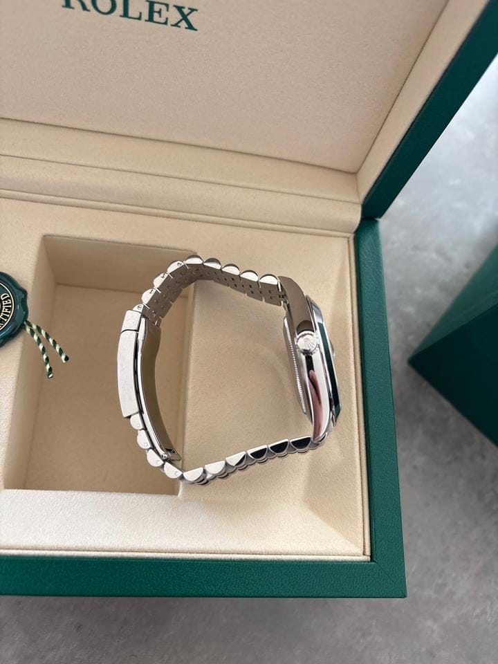 Rolex | Datejust | 126300 | Steel | 41 x 42 mm | Steel | Grey | Automatic