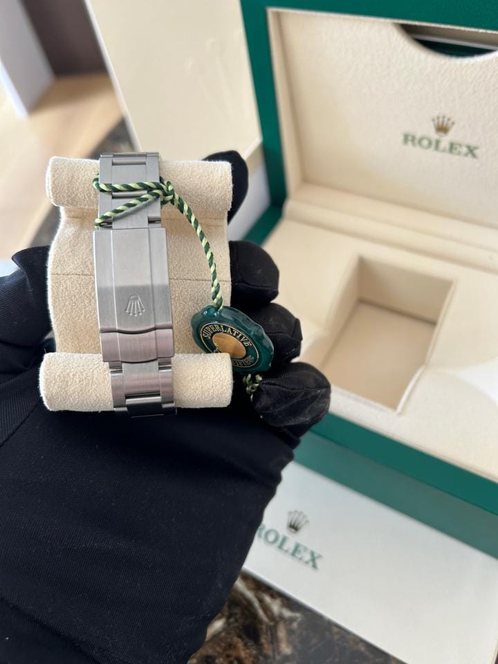 Rolex | Oyster Perpetual | 1100 | Steel | 41 mm | Steel | Green | Automatic