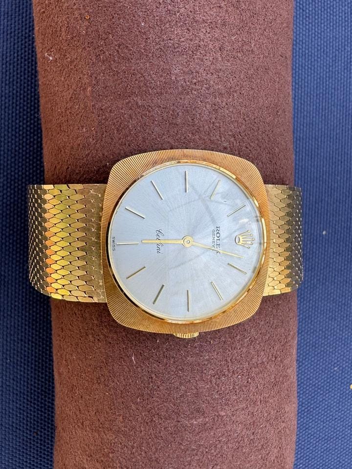Rolex | Cellini | 3747 | Yellow gold | 30.5 mm | Yellow gold | Silver | Manual winding
