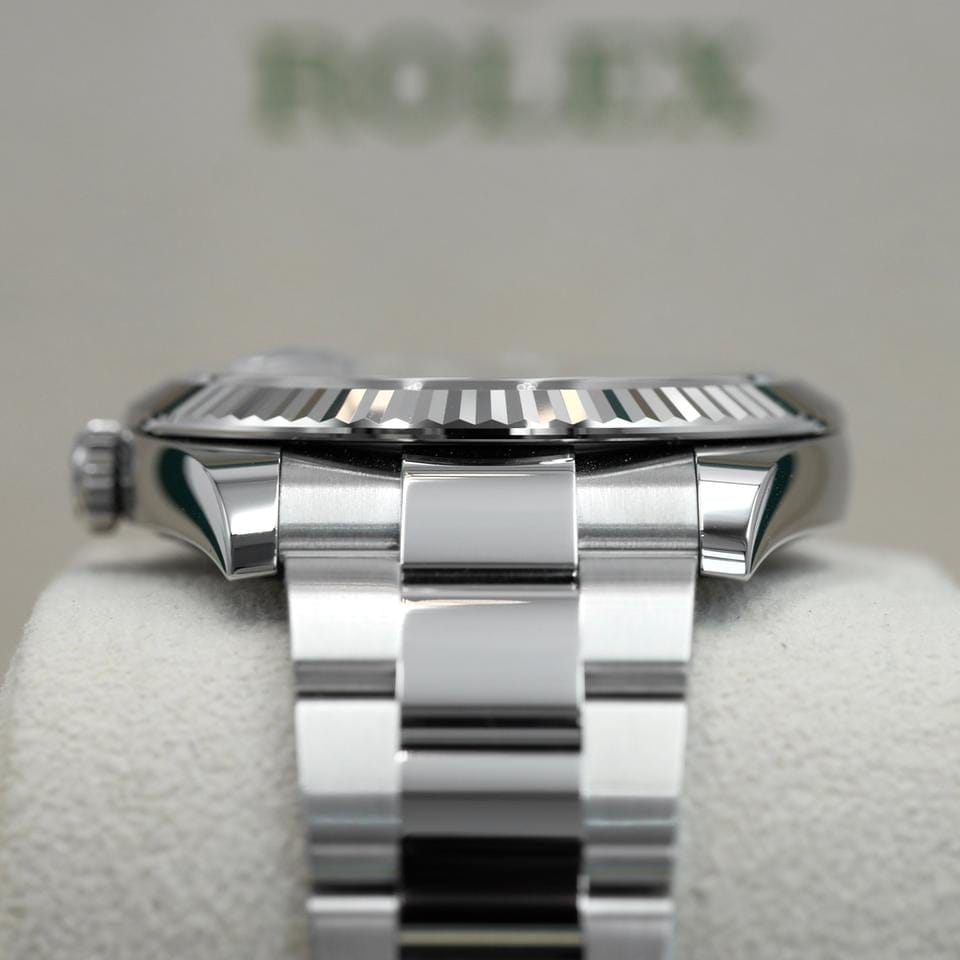 Rolex | Datejust | 126334 | White gold | 41 mm | Steel | Green | Automatic