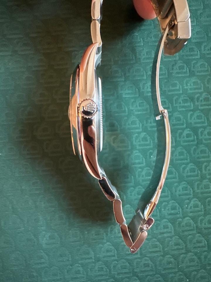 Rolex | Datejust | 126300 | White gold | 41 mm | Steel | Green | Automatic