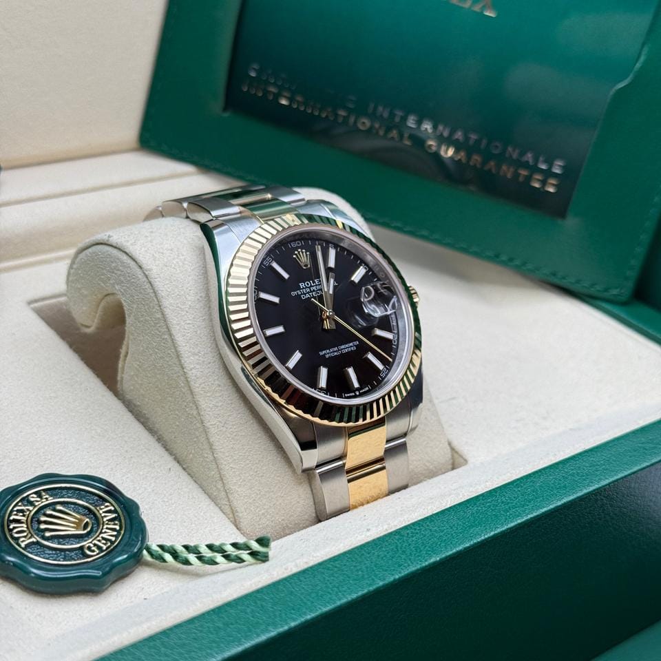 Rolex | Datejust | 126333 | Yellow gold | 41 mm | Gold/Steel | Black | Automatic