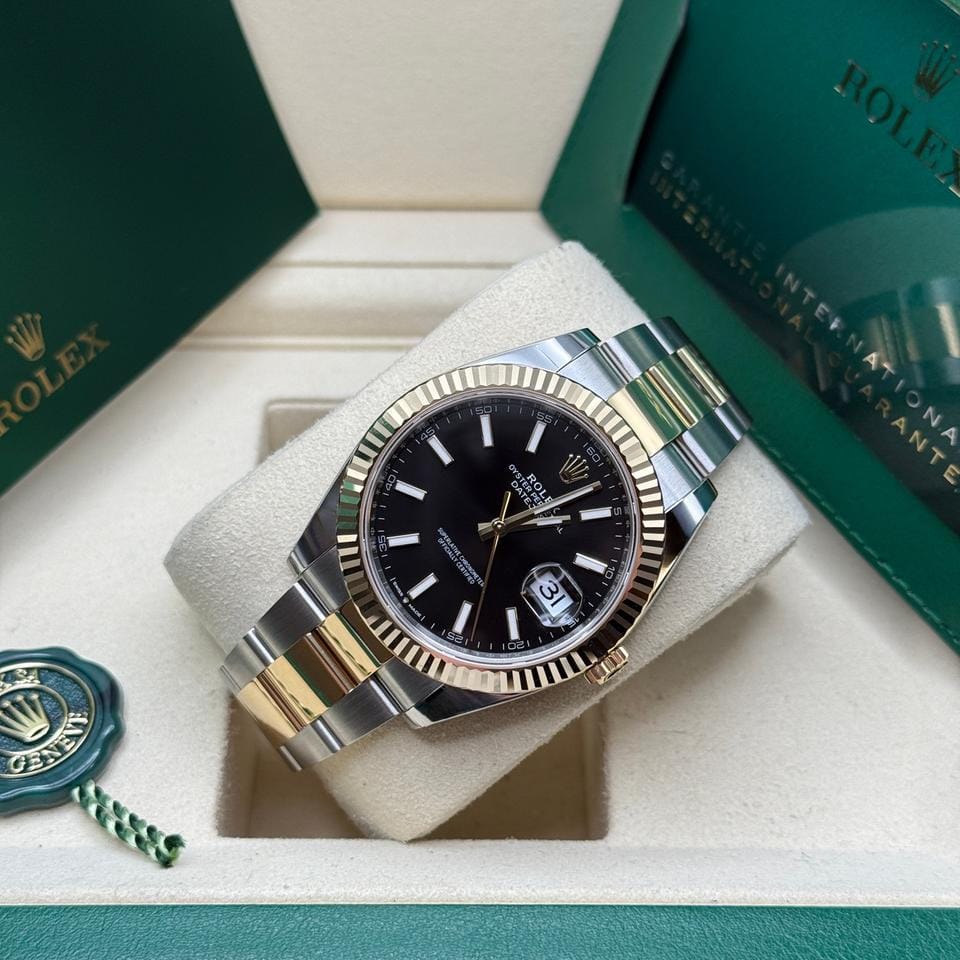 Rolex | Datejust | 126333 | Yellow gold | 41 mm | Gold/Steel | Black | Automatic