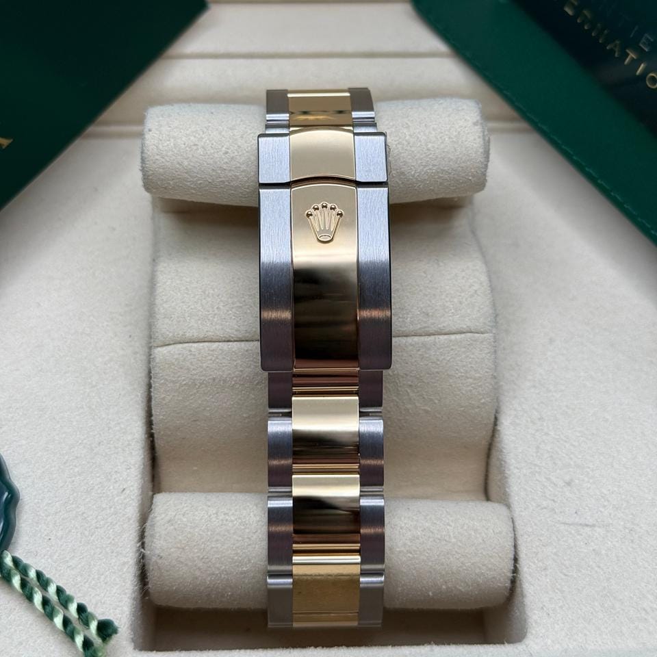 Rolex | Datejust | 126333 | Yellow gold | 41 mm | Gold/Steel | Black | Automatic