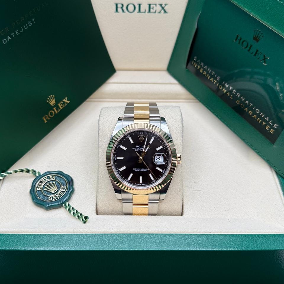Rolex | Datejust | 126333 | Yellow gold | 41 mm | Gold/Steel | Black | Automatic