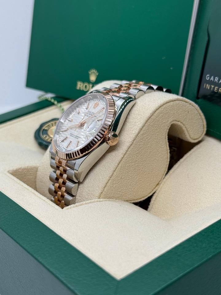 Rolex | Datejust | 126231 | Gold/Steel | 36 x 44 mm | Gold/Steel | Silver | Automatic