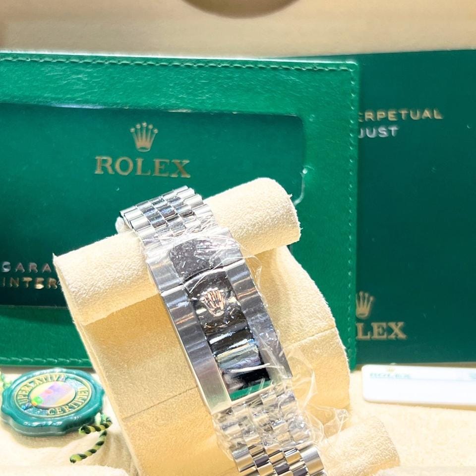 Rolex | Datejust | 126334 Black Stick Dial Jubliee Band | Steel | 41mm mm | Steel | Black | Automatic