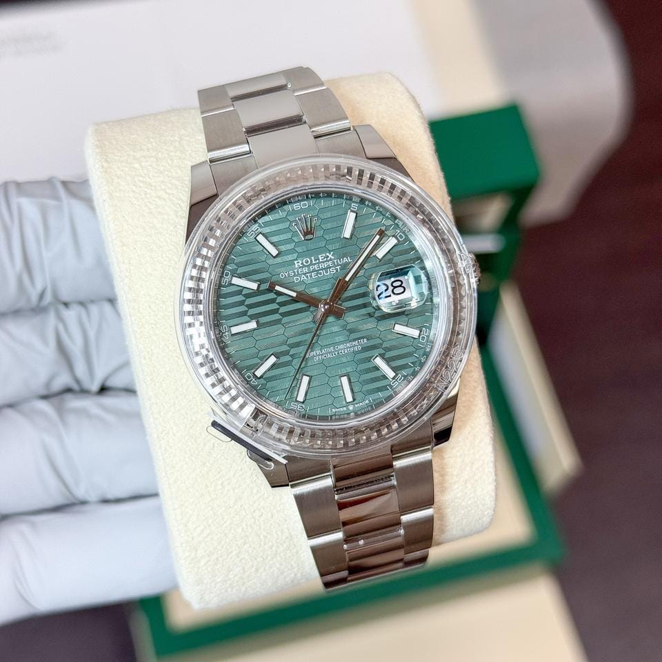 Rolex | Datejust | 126334 | Steel | 41 x 49 mm | Steel | Green | Automatic