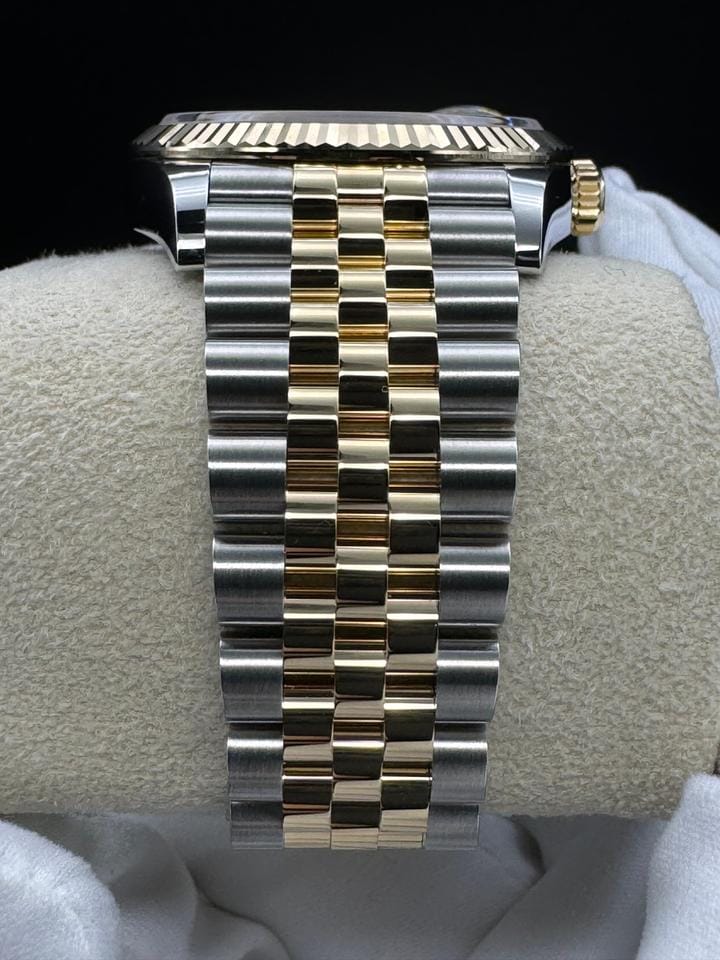 Rolex | Datejust | 126233 | Gold/Steel | 41 mm | Gold/Steel | Black | Automatic