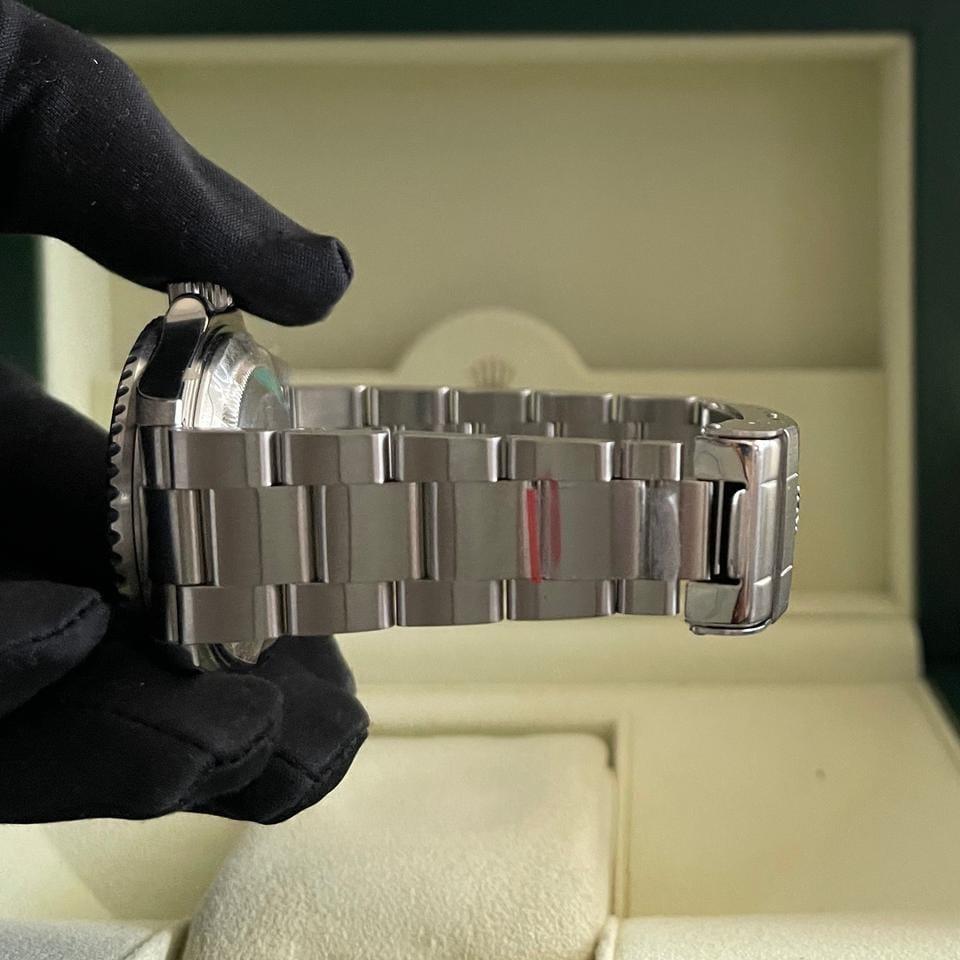 Rolex | Submariner | 16610LV | Steel | 40 mm | Steel | Green | Automatic