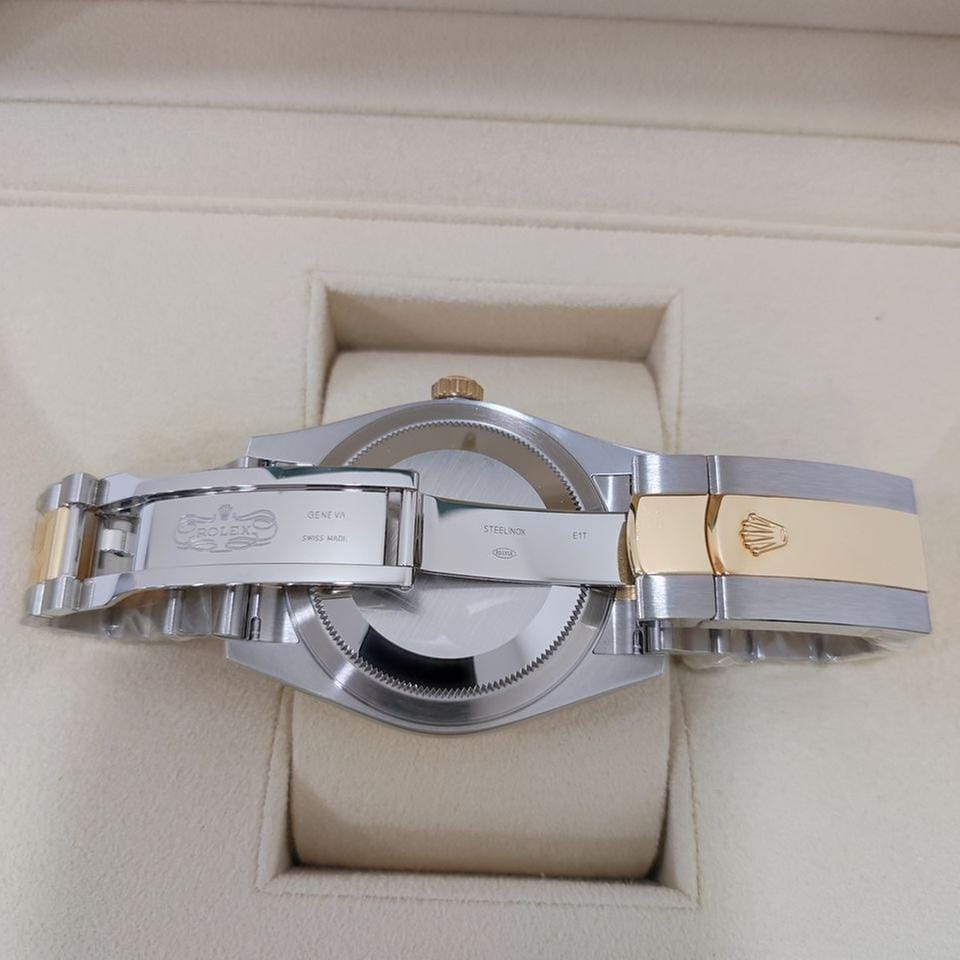 Rolex | Sky-Dweller | M326933-0001  @hksar | Gold/Steel | 42 mm | Gold/Steel | Champagne | Automatic