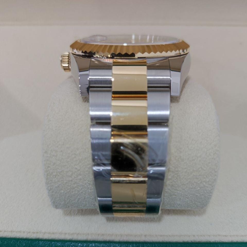 Rolex | Sky-Dweller | M326933-0001  @hksar | Gold/Steel | 42 mm | Gold/Steel | Champagne | Automatic