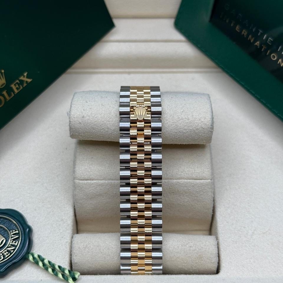 Rolex | Datejust | 278273 | Steel | 31 x 37 mm | Gold/Steel | Silver | Automatic
