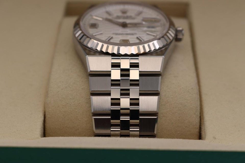 Rolex | Land-Dweller | 127234-0001 | Gold/Steel | 36 mm | White