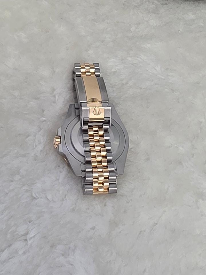 Rolex | GMT-Master II | 126713grnr | Steel | 40 mm | Gold/Steel | Black | Automatic