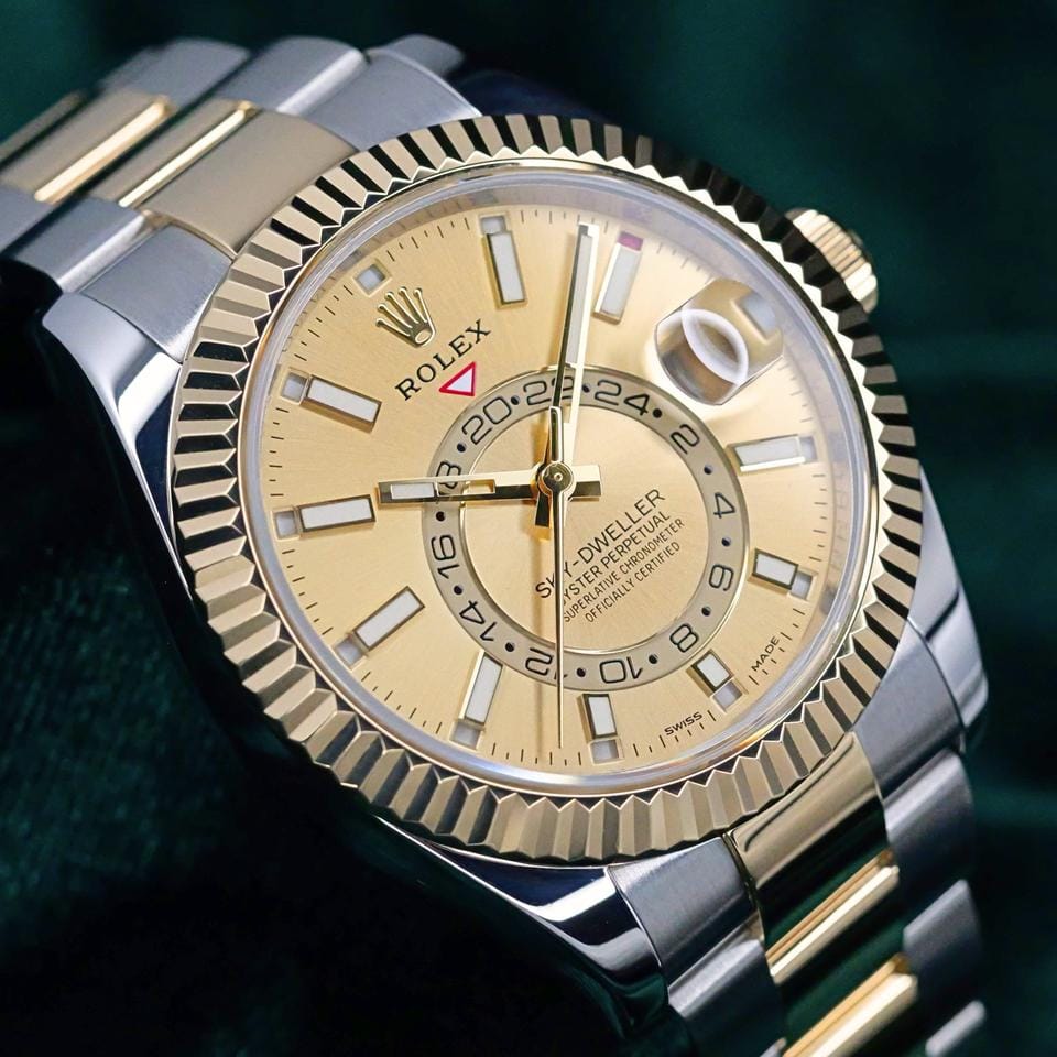 Rolex | Sky-Dweller | 326933 | Yellow gold | 42 mm | Gold/Steel | Champagne | Automatic
