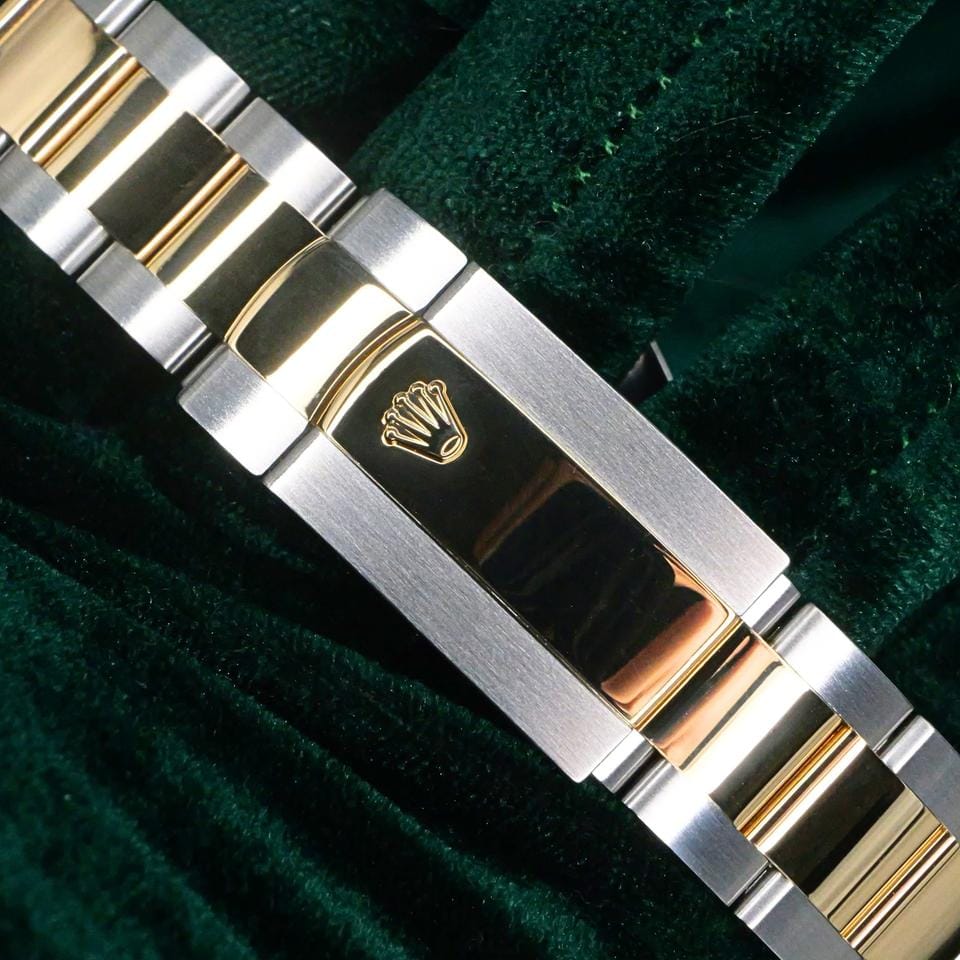 Rolex | Sky-Dweller | 326933 | Yellow gold | 42 mm | Gold/Steel | Champagne | Automatic