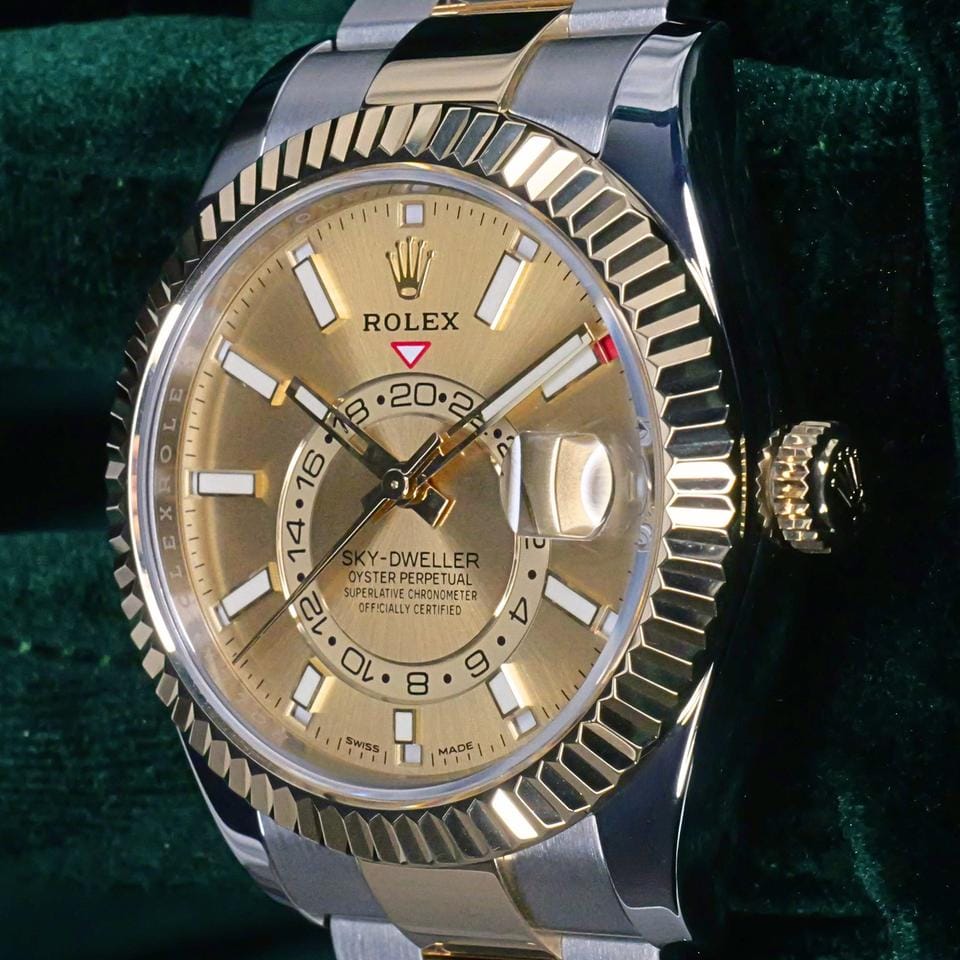 Rolex | Sky-Dweller | 326933 | Yellow gold | 42 mm | Gold/Steel | Champagne | Automatic