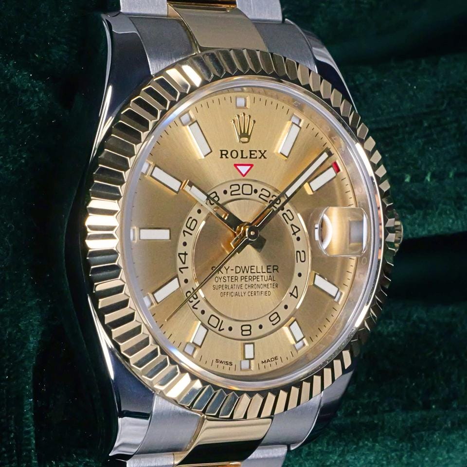 Rolex | Sky-Dweller | 326933 | Yellow gold | 42 mm | Gold/Steel | Champagne | Automatic