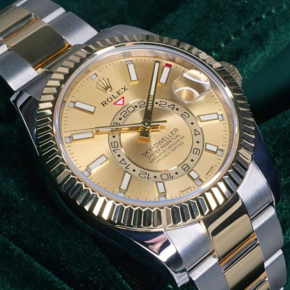 Rolex | Sky-Dweller | 326933 | Yellow gold | 42 mm | Gold/Steel | Champagne | Automatic